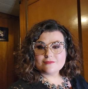 Meet your Posher, Charolette